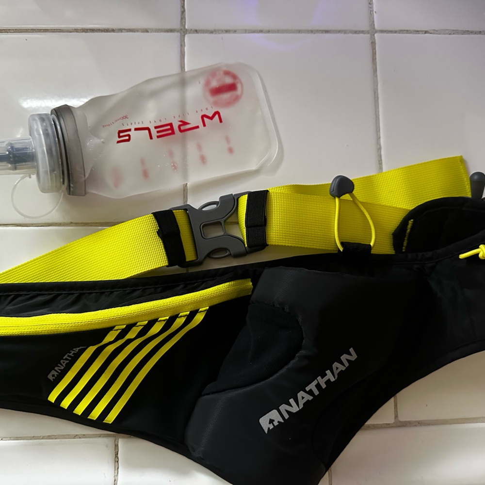 Nathan peak hydration waist pack